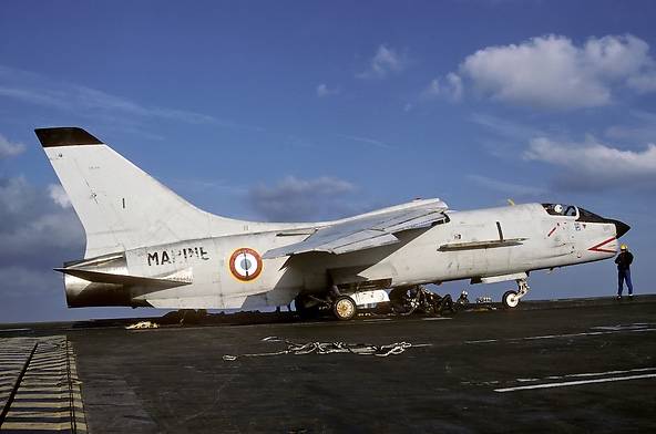 Палубный истребитель F-8 Crusader, его предшественники и потомки (часть 2)