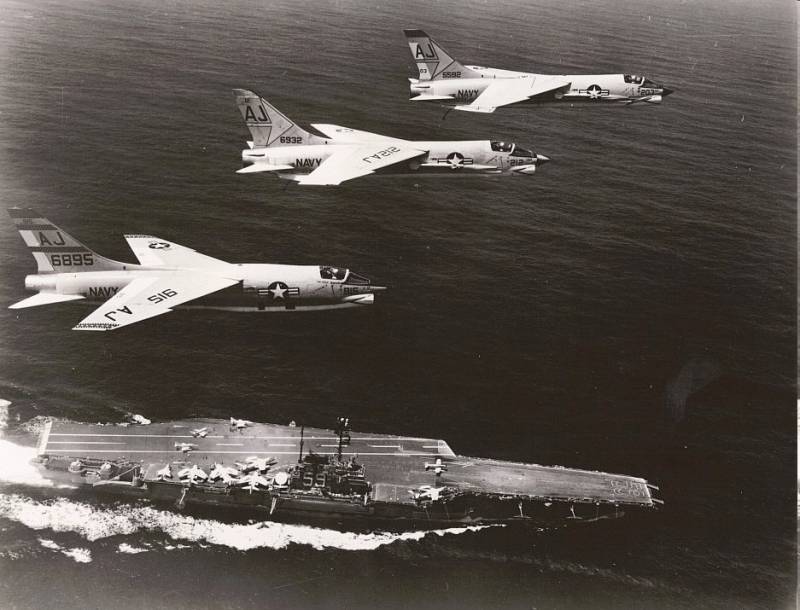Палубный истребитель F-8 Crusader, его предшественники и потомки (часть 2)