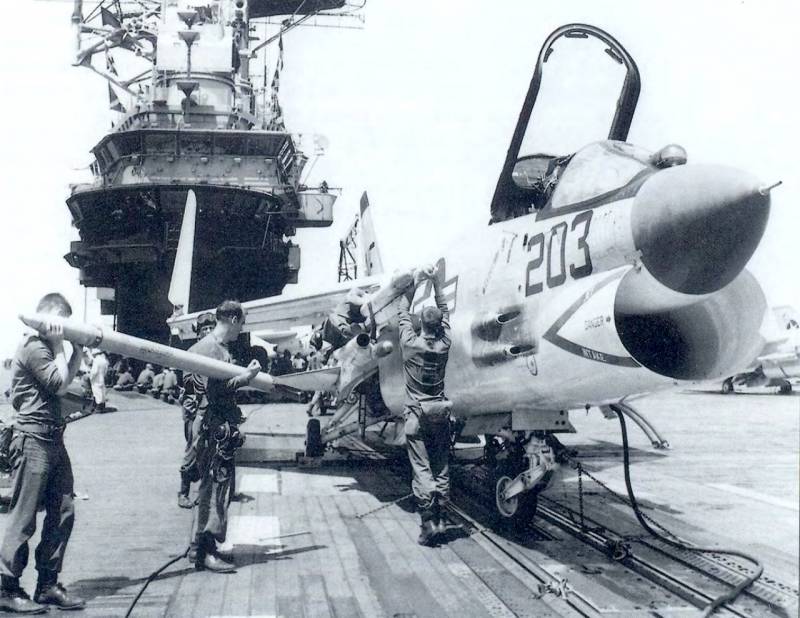 Палубный истребитель F-8 Crusader, его предшественники и потомки (часть 2)