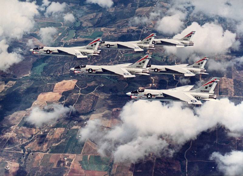 Палубный истребитель F-8 Crusader, его предшественники и потомки (часть 2)