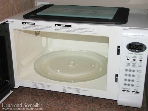 How to clean your microwave naturally.